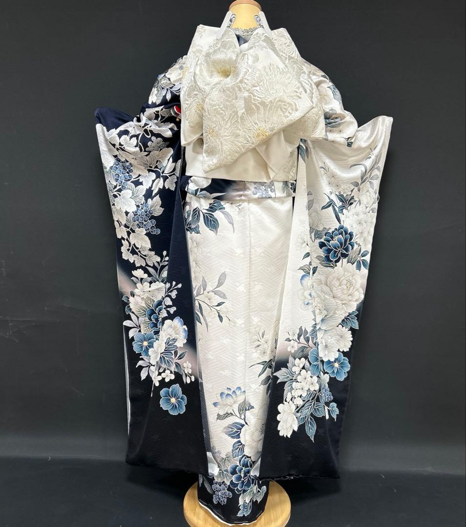 紺地と白の染め分けクールな牡丹の振袖フルセット