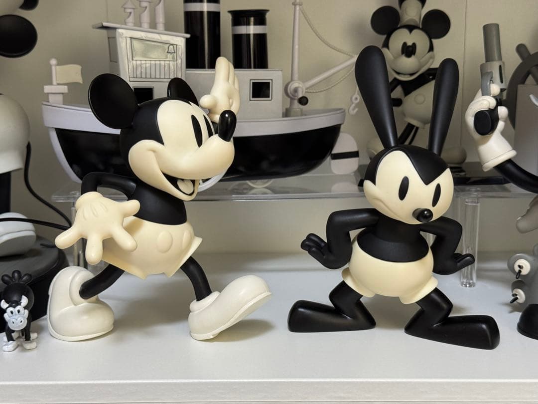 【新品未使用】ディズニー メディコムトイ ミッキー＆オズワルド ビックフィギュア