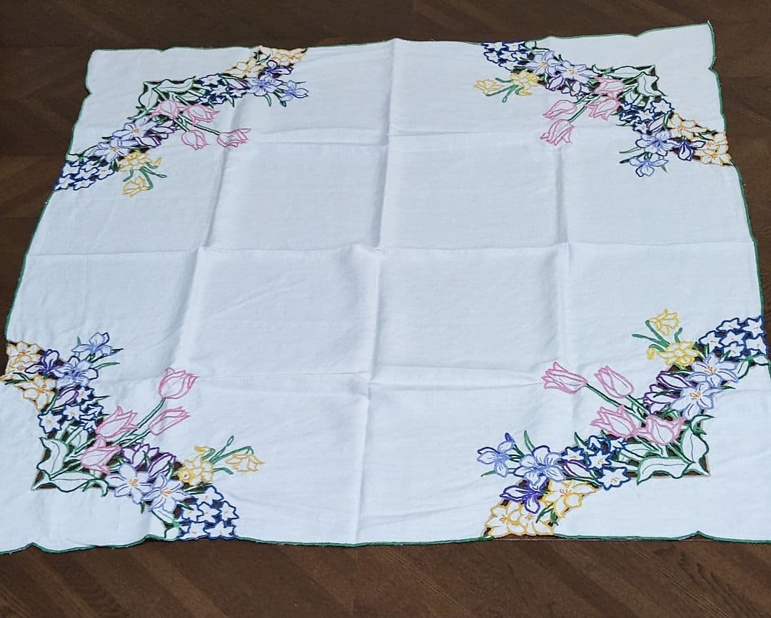 イギリス　テーブルクロス　クロス　目隠しクロス　刺繍