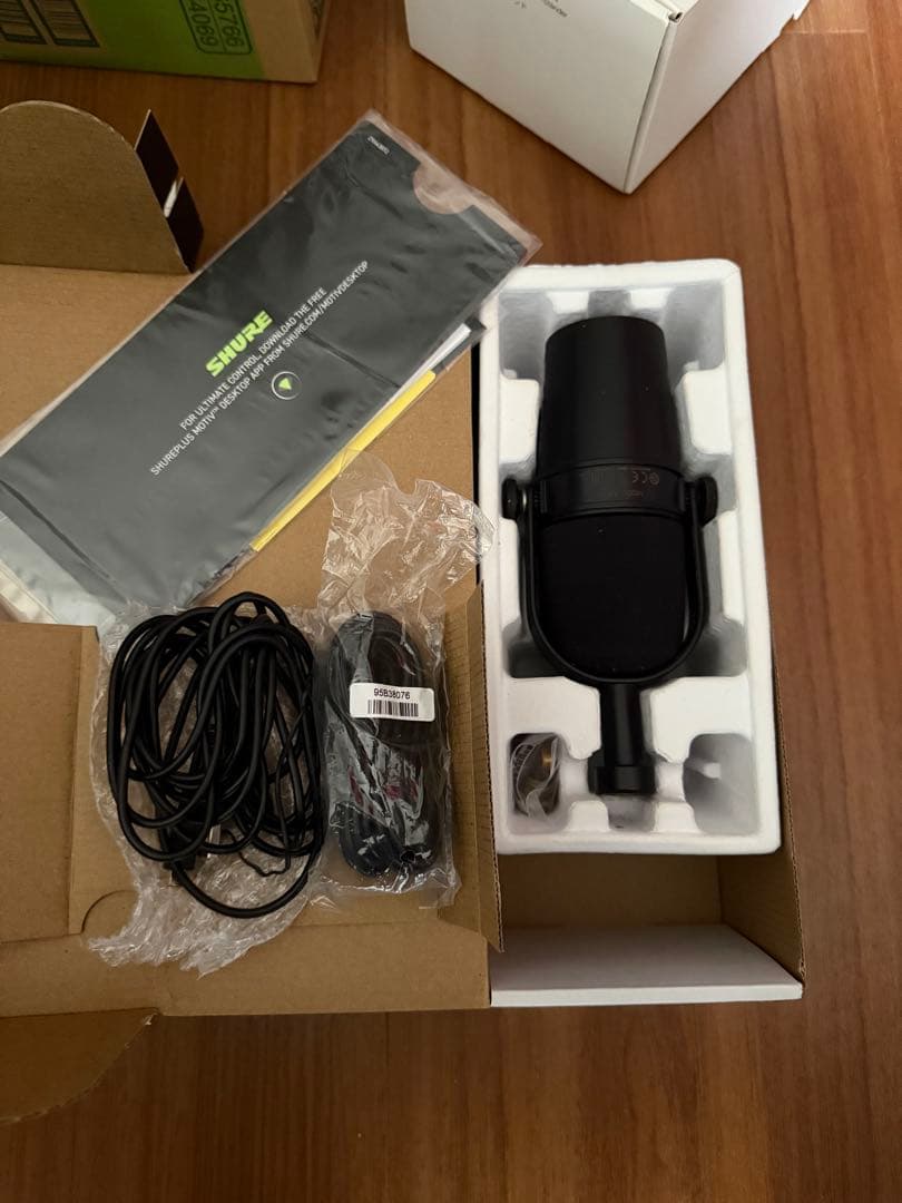 SHURE MV7 PODCAST MICROPHONE マイクアーム付き