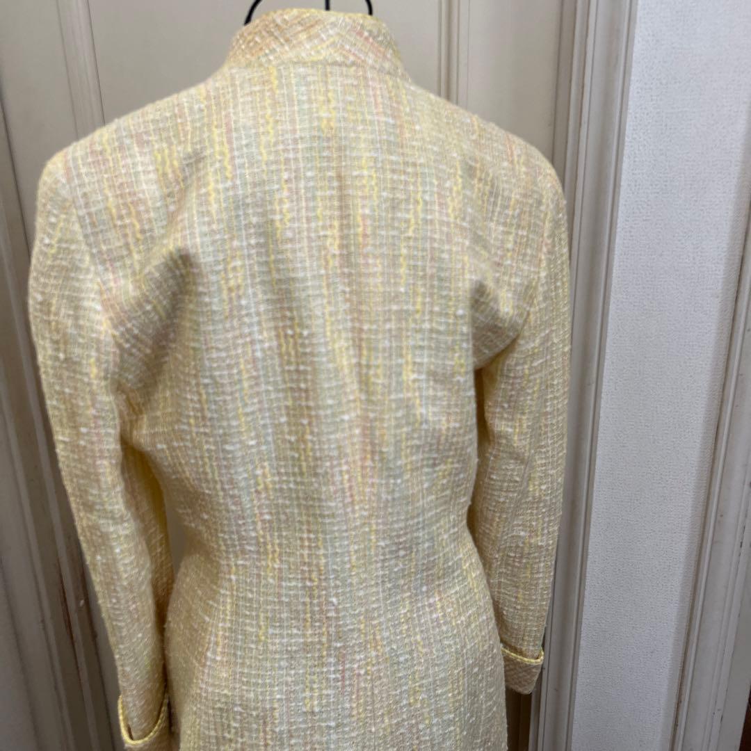 マギーのクリーム系高級ツイードスーツ