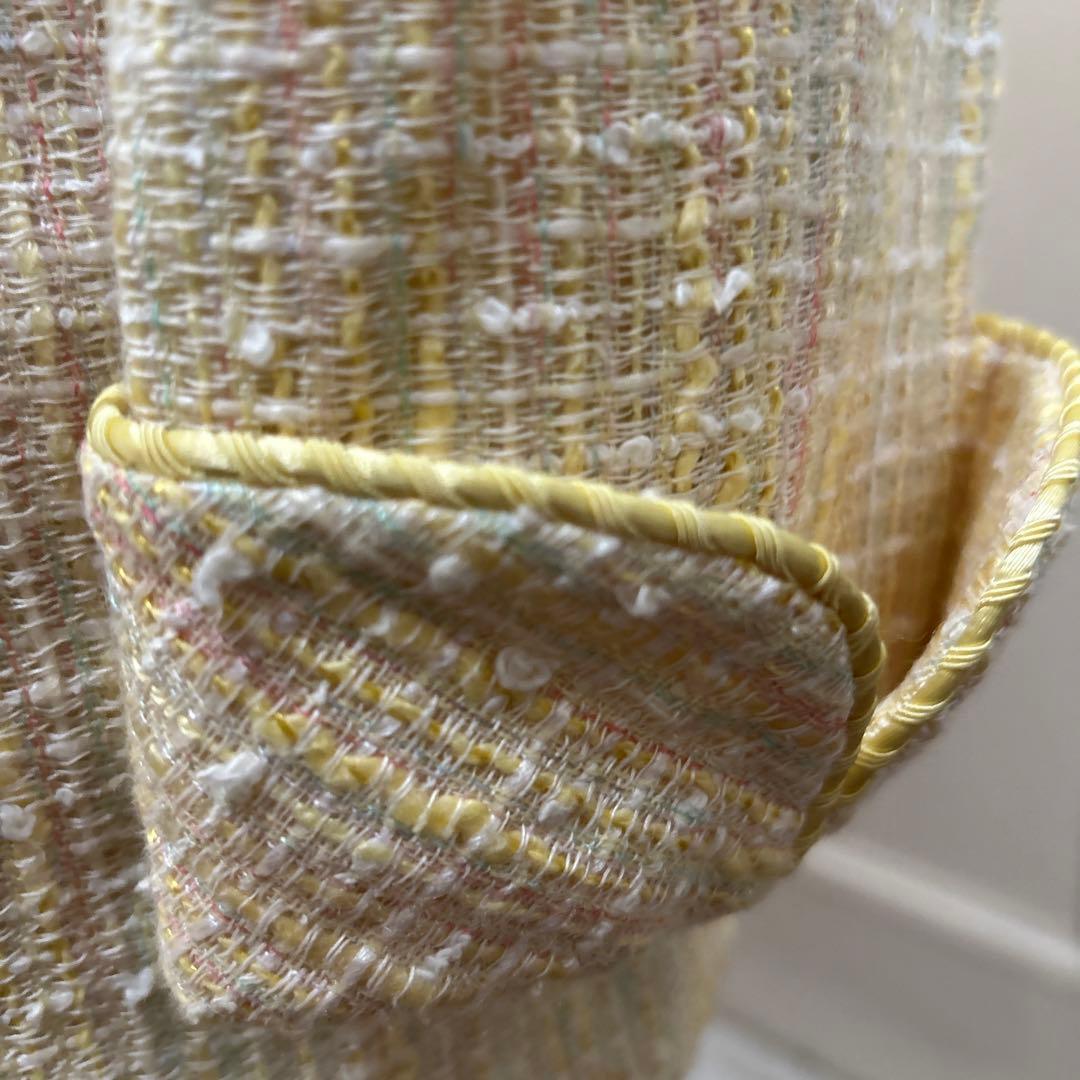 マギーのクリーム系高級ツイードスーツ