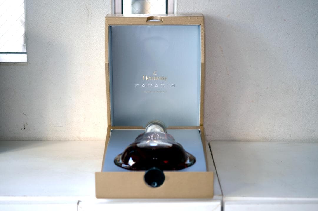 ヘネシー パラディ 　クリスタルボトル　化粧箱　外カバー付き