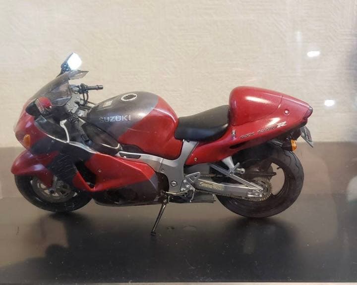 限定色！美品！SUZUKI 隼　はやぶさ　バイク　模型　プラモデル