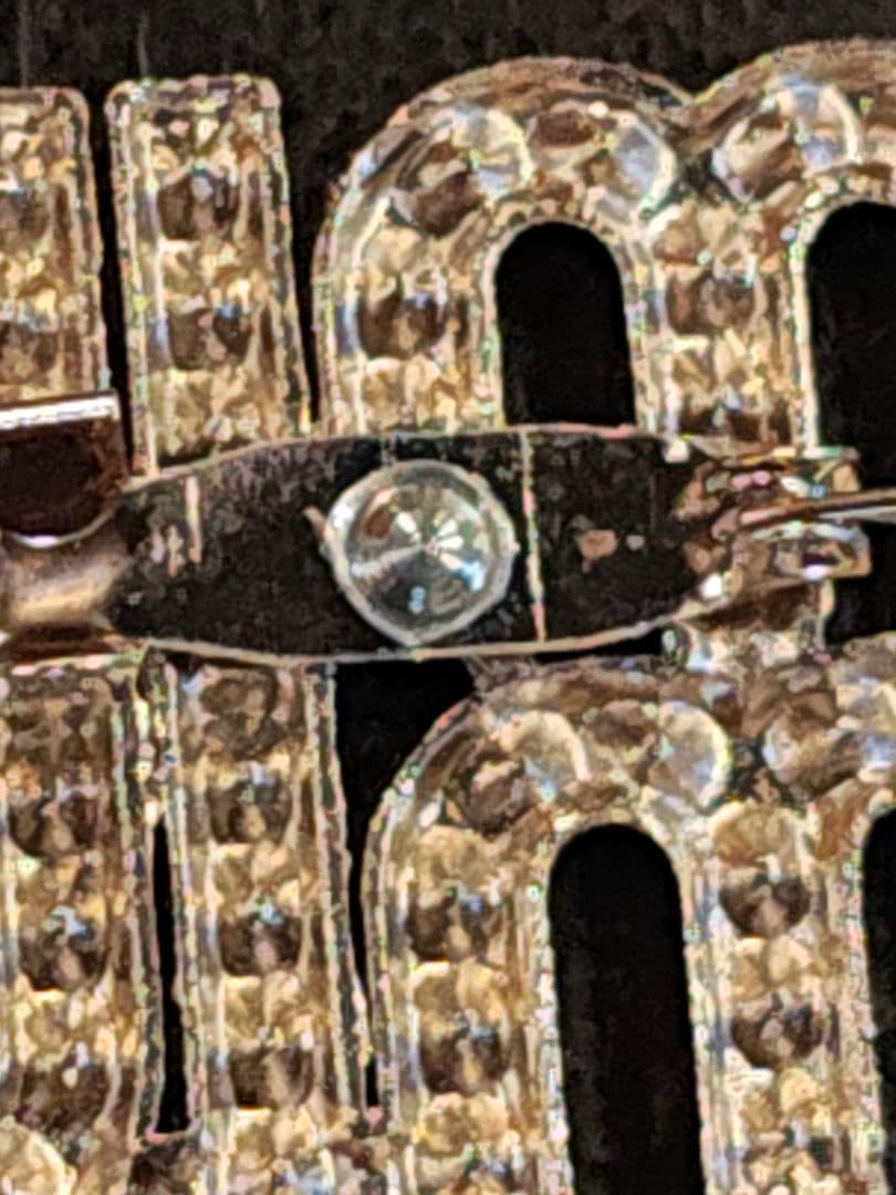 新品　MIU MIU クリスタルロゴブローチ