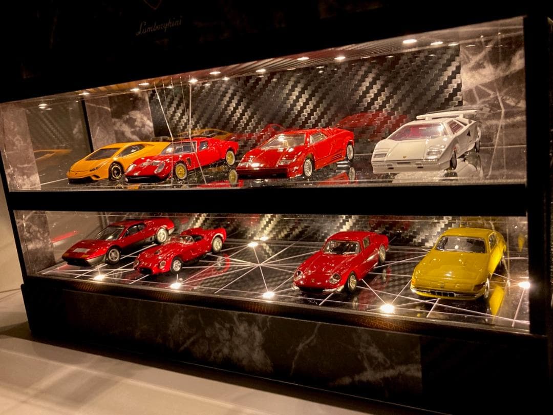 春兎 1/64展示16台可・大理石＆カーボン・ディスプレーBOX/ジオラマ