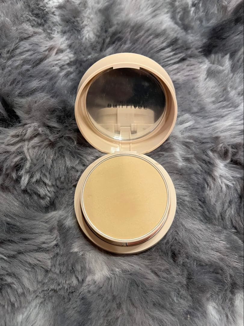 ブリリアージュ オーセンティックウーマン エフォートレスシック　色白肌