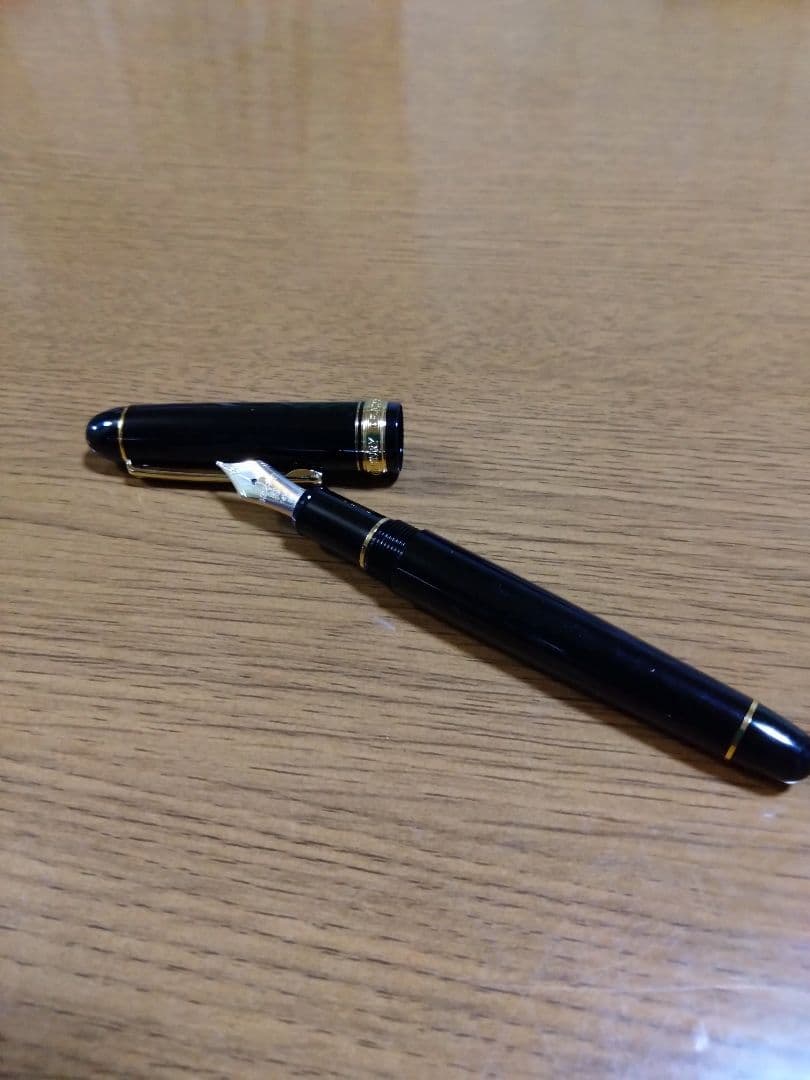 ゲリラセール‼️プラチナ万年筆3776センチュリーブラックインブラック　太字