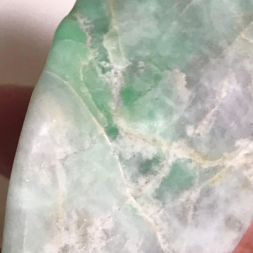 糸魚川翡翠　美石　明るく鮮やかな翠　金山谷　108g