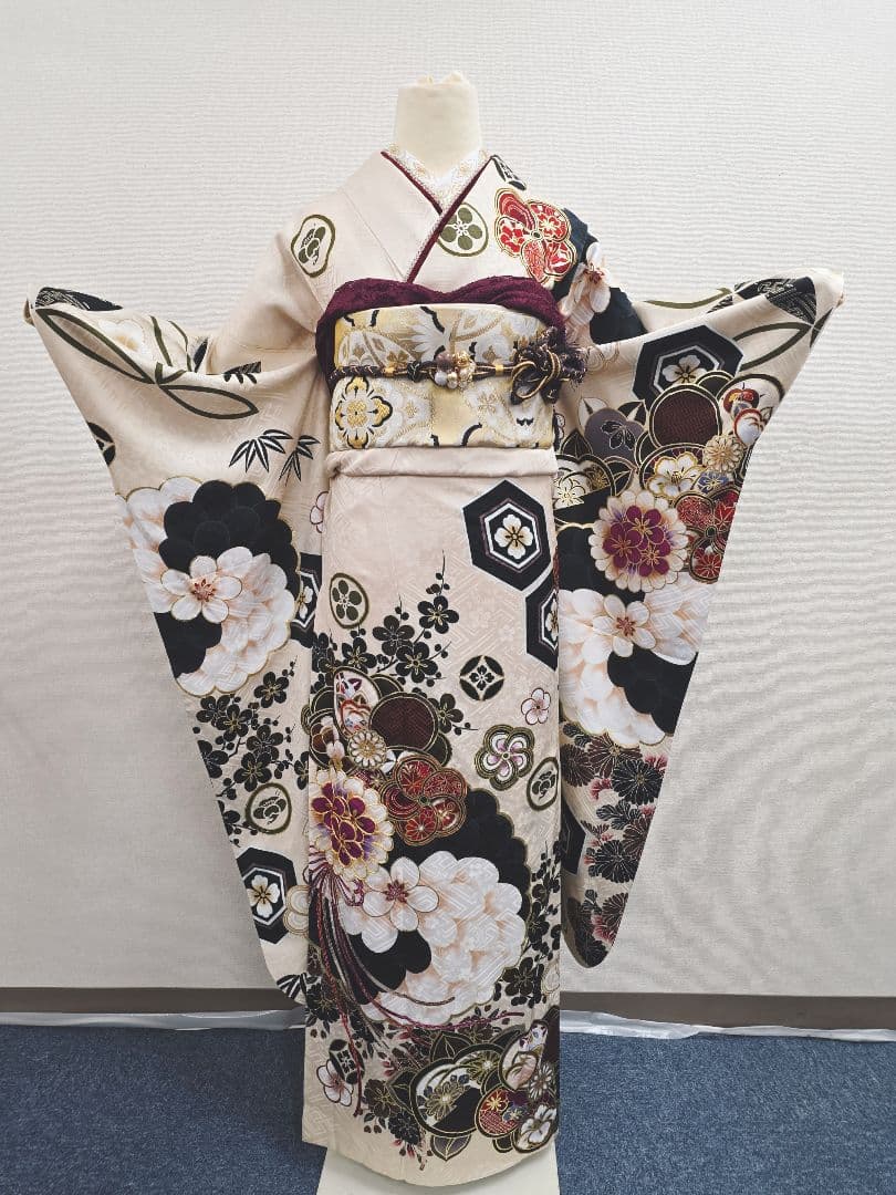 【157~170センチぐらいの方が適応サイズ】振袖フルセット　玉城ティナベージュ