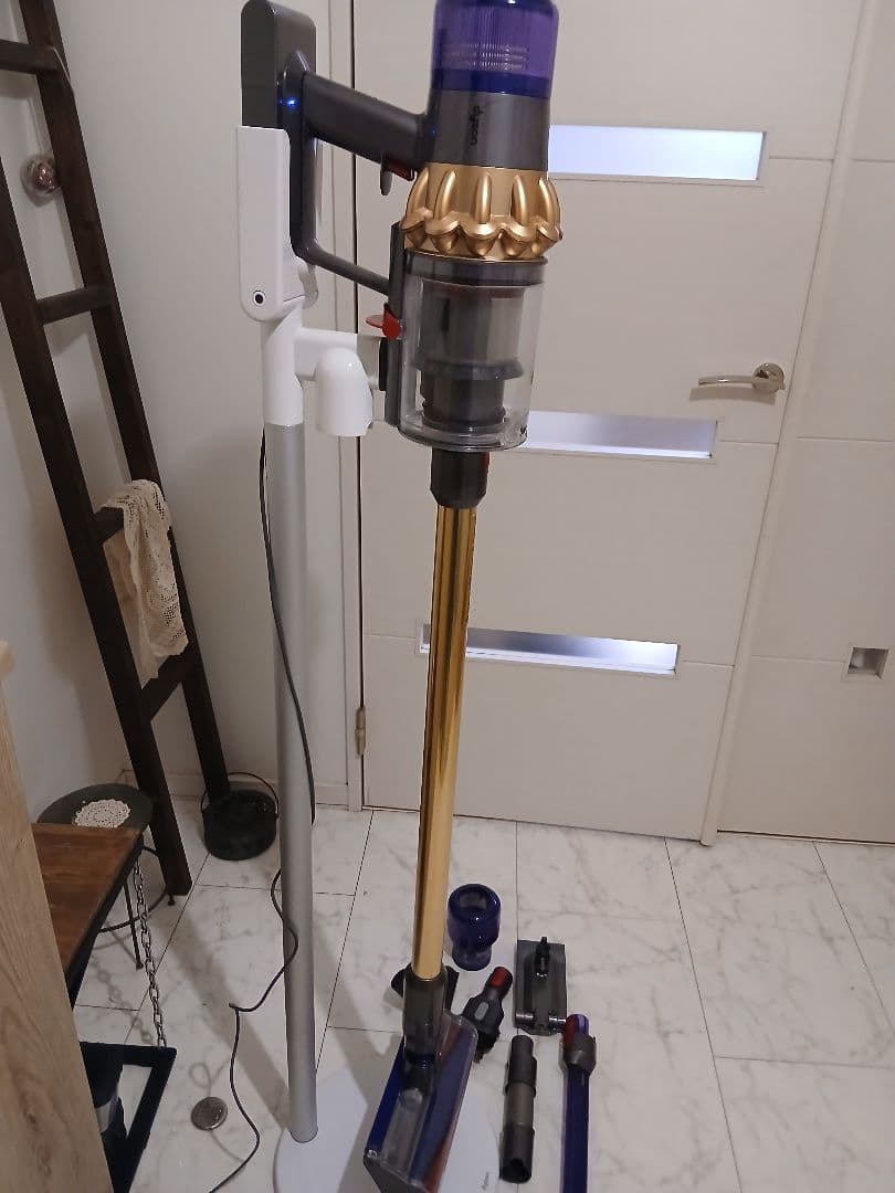 t*5様 Dyson sv14充電スタンド、予備バッテリー付 403