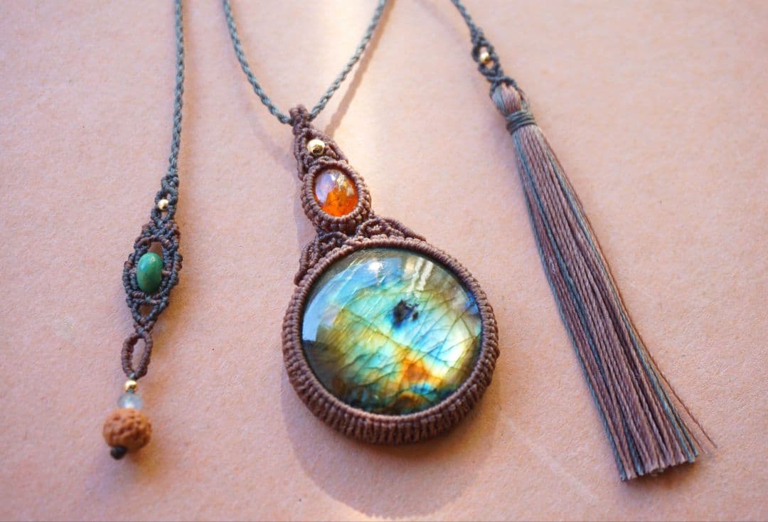 マルチカラーラブラドライト　オレンジカイヤナイト　マクラメ　ネックレス