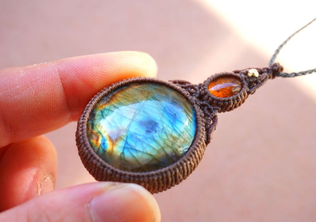 マルチカラーラブラドライト　オレンジカイヤナイト　マクラメ　ネックレス