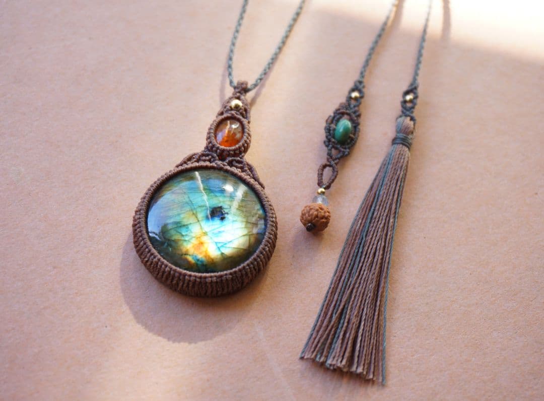 マルチカラーラブラドライト　オレンジカイヤナイト　マクラメ　ネックレス