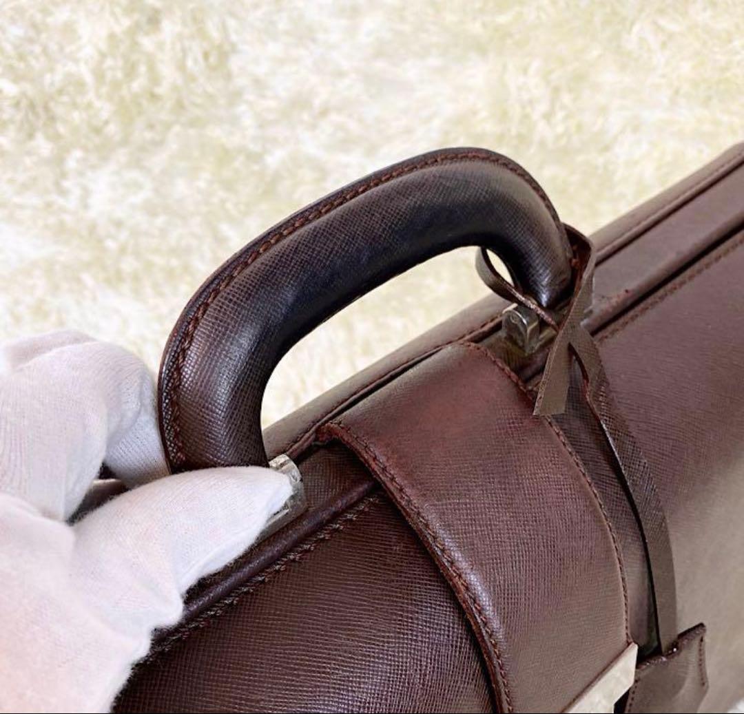 Burberry ビジネスバッグ　ダレスバッグ　鍵　レザー　大容量　茶