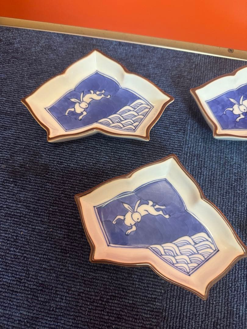 1892 宮内庁御用達『十四代 辻常陸』　辻製　染付兎文　変形皿　5客