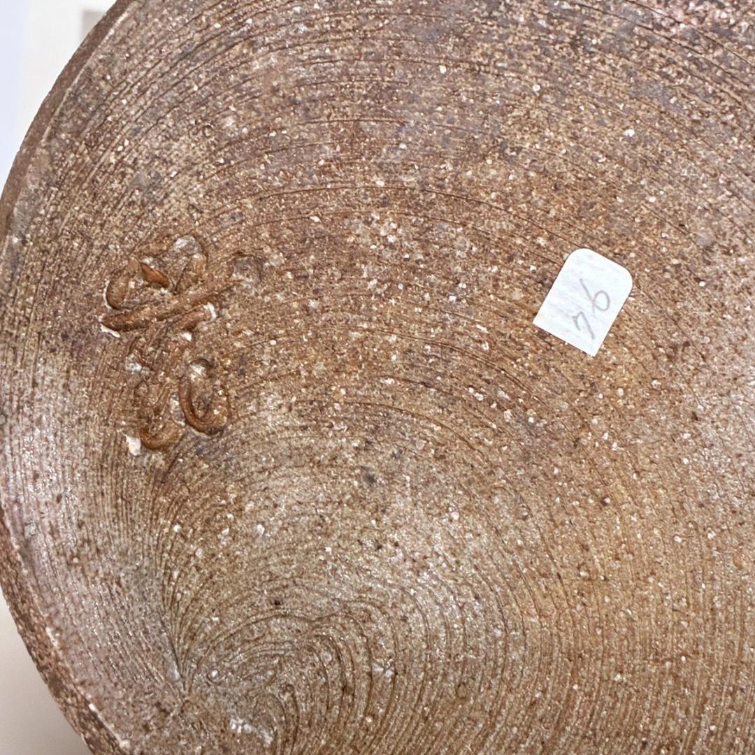 ■丹花義晴 作 水指 蓋にタヌキ 備前焼と信楽焼の融合 焼き締め自然豊かな風合い