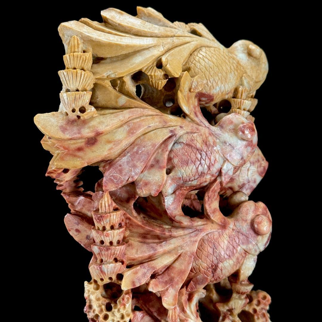 中国古美術　唐物　寿山石　細密彫刻像　金魚置物　高さ19.5cm