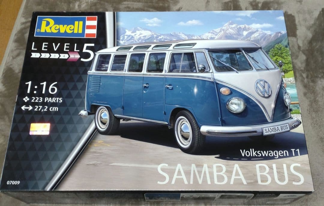 自動車 Revell 1/16 Volkswagen T1 Samba Bus