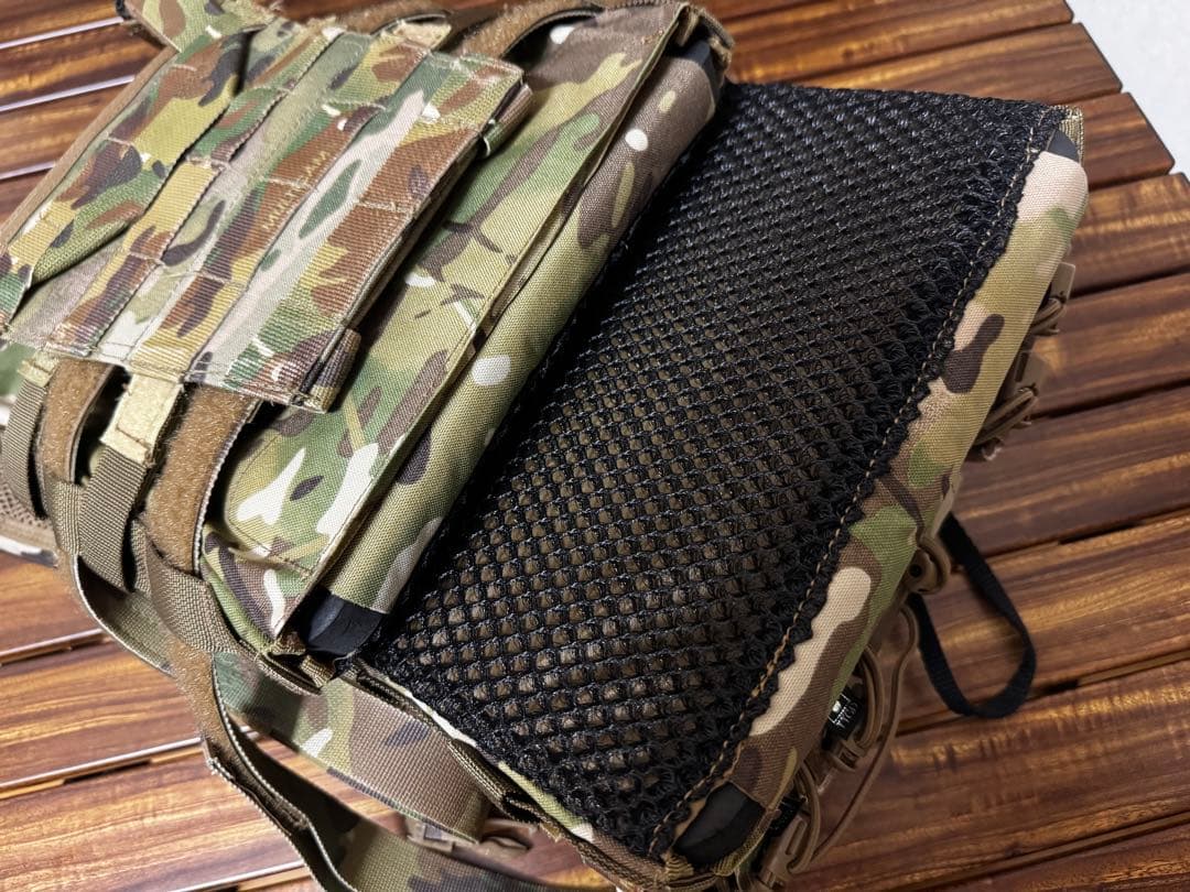 田村装備開発　UCR プレートキャリア マルチカム