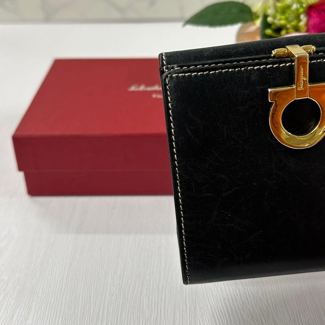 新品同様‼️ サルヴァトーレフェラガモ　財布　二つ折り　折り財布　ガンチーニ