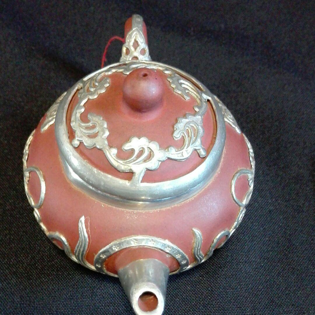 陶芸、急須。茶道。朱泥？。「聞萍」の銘。銀?か錫?の細工。装飾。龍、竜。その⑦