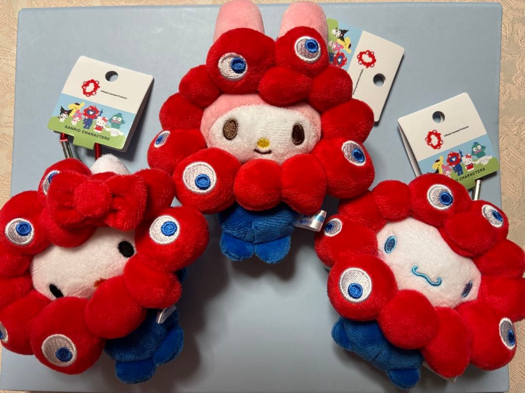 サンリオ　ミャクミャク ぬいぐるみ キティ・マイメロ・シナモロール　カラビナ付き