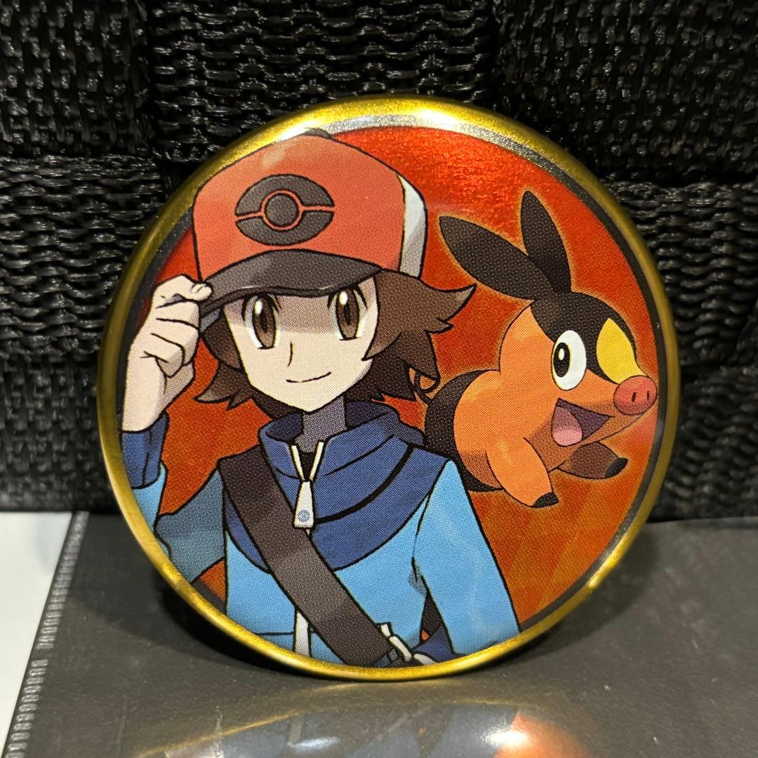 【美品★】ポケモン ポケモンセンター イッシュ　　BW 缶バッジ　トウヤ　ポカブ