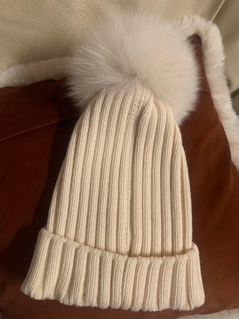 MONCLER アイボリーfoxファー付きニット帽