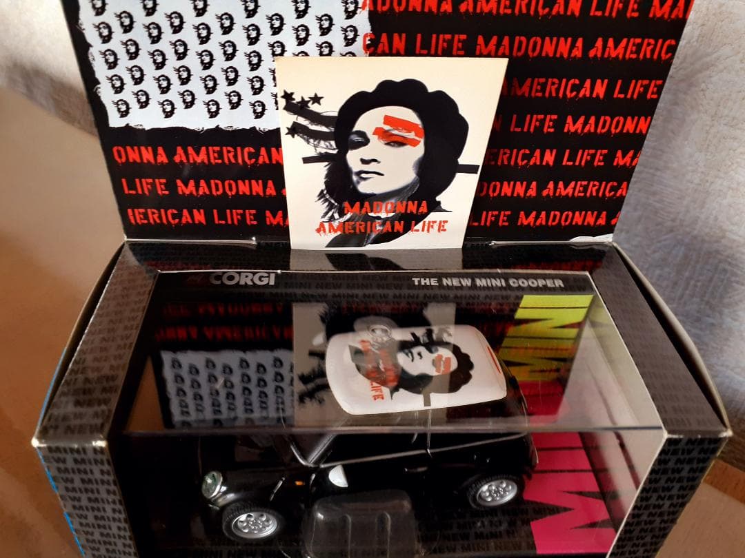 マドンナ　 American Life 　Corgi製　Mini Cooper