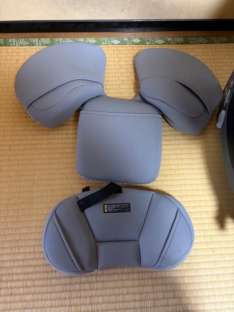 Combi 車用チャイルドシート グレー 日よけ付き