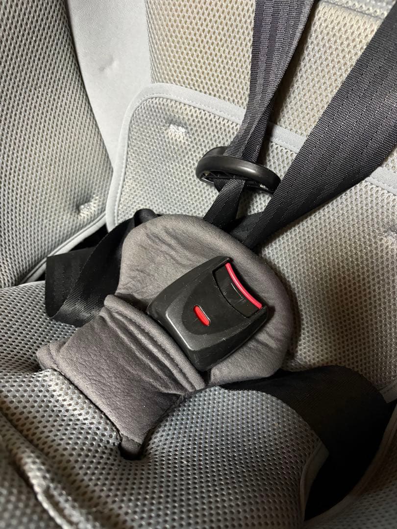 Combi 車用チャイルドシート グレー 日よけ付き