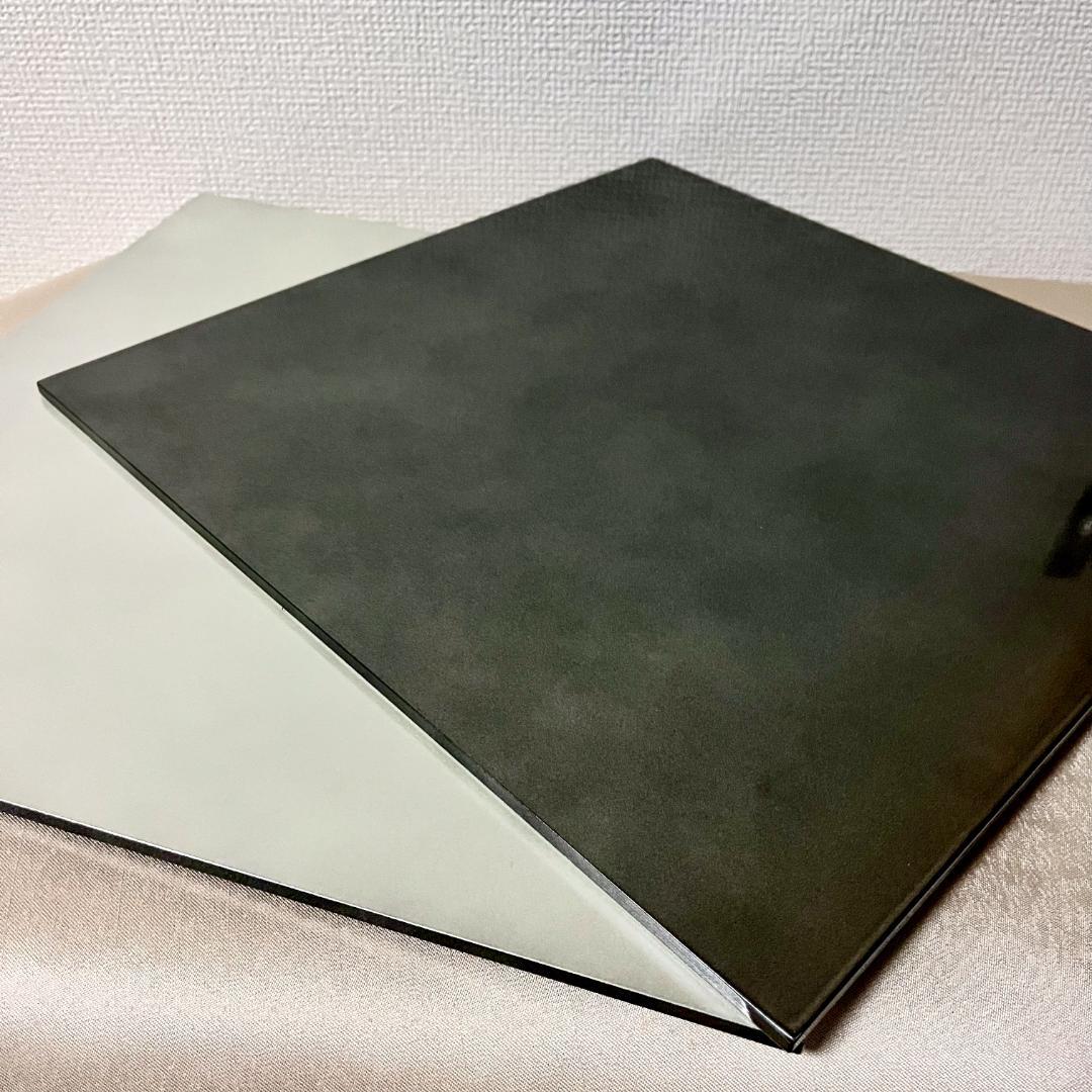 ★新品未使用 超美品 ★リバーシブル折敷　ガンメタリック✖️メタリックホワイト
