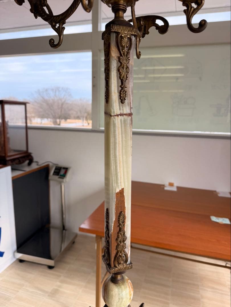 装飾的コートハンガー