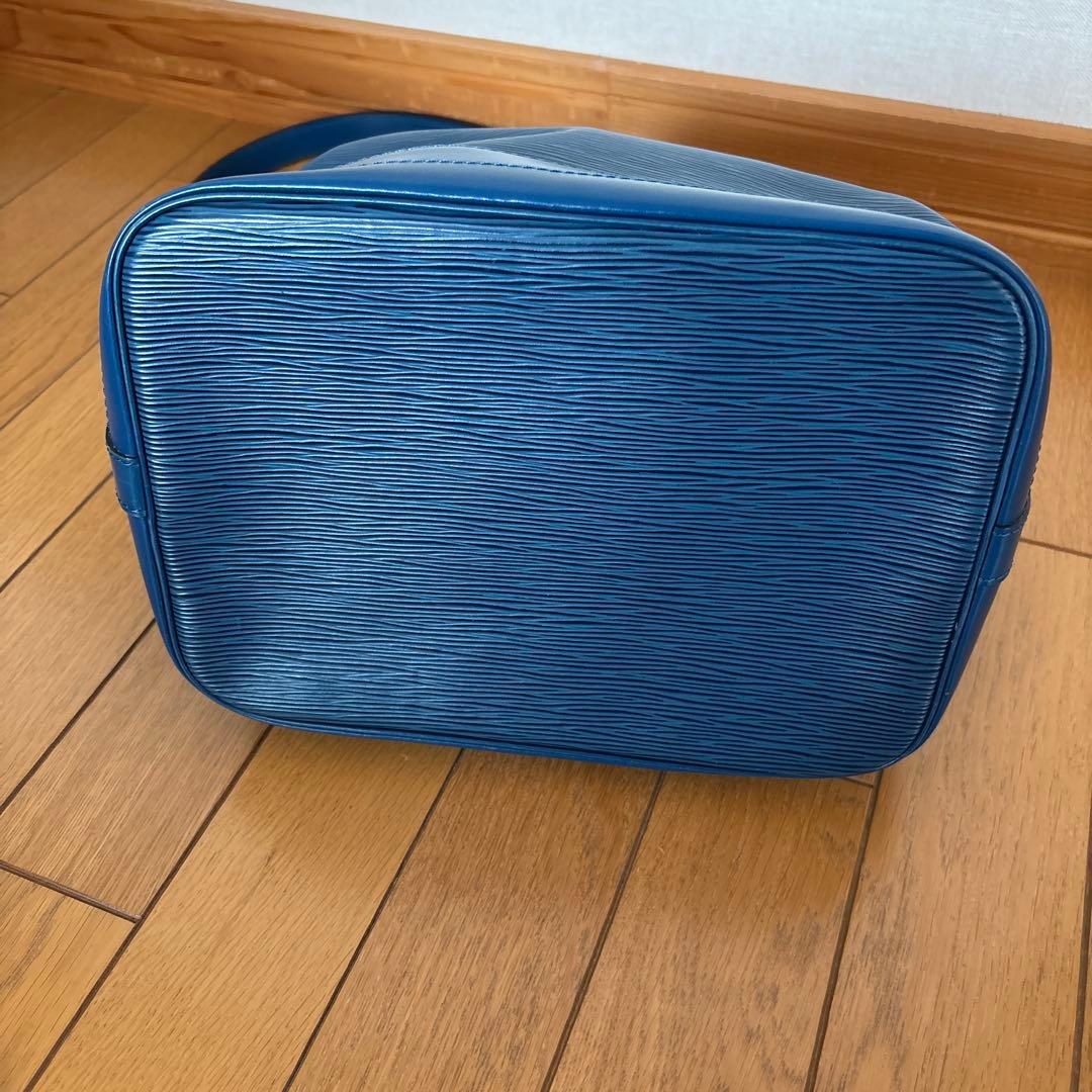 ルイヴィトン エピ ノエ ショルダーバッグ ブルー