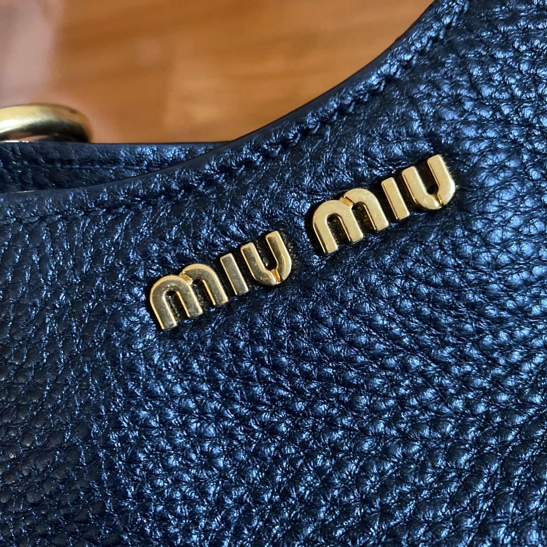 MIU MIU 黒レザー バッグ　ショルダー