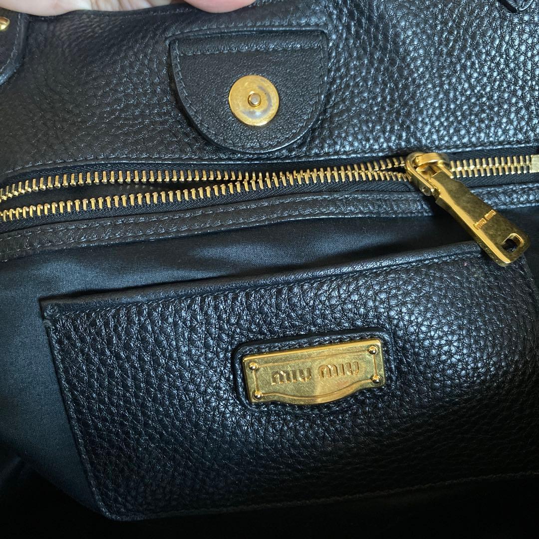 MIU MIU 黒レザー バッグ　ショルダー