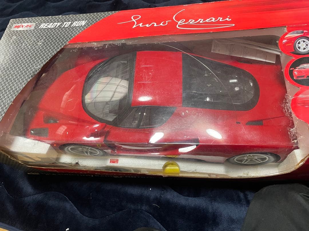 ヨッシーバロボア 　1/7スケールのFerrari Enzo 新品　動作確