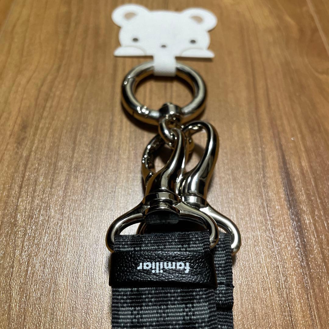 ファミリア　ショルダーストラップ　黒系ファミリアチェック