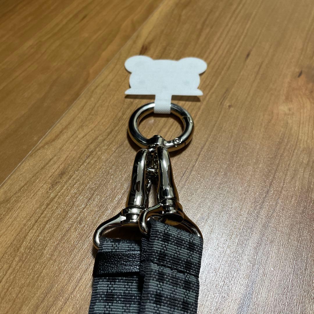 ファミリア　ショルダーストラップ　黒系ファミリアチェック