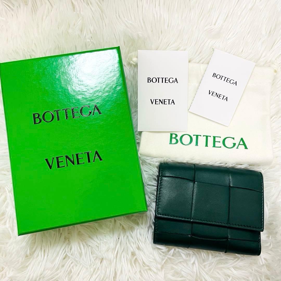 極美✨付属完備✨ボッテガヴェネタ 三つ折り財布 カセット レザー グリーン