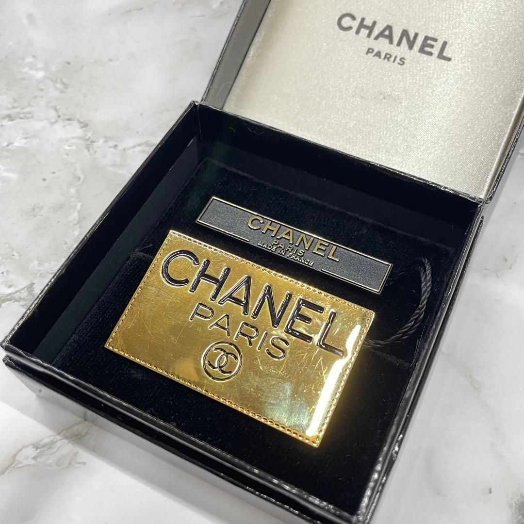 シャネル ヴィンテージ ブローチ ロゴプレート　ゴールドカラー