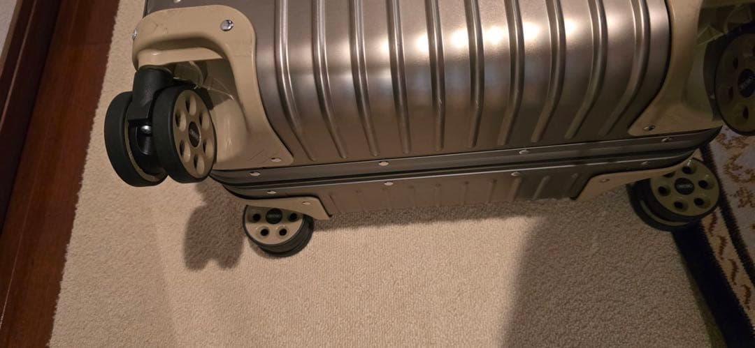 【美品】RIMOWAトパーズチタニウム64L クラシックチェックインM