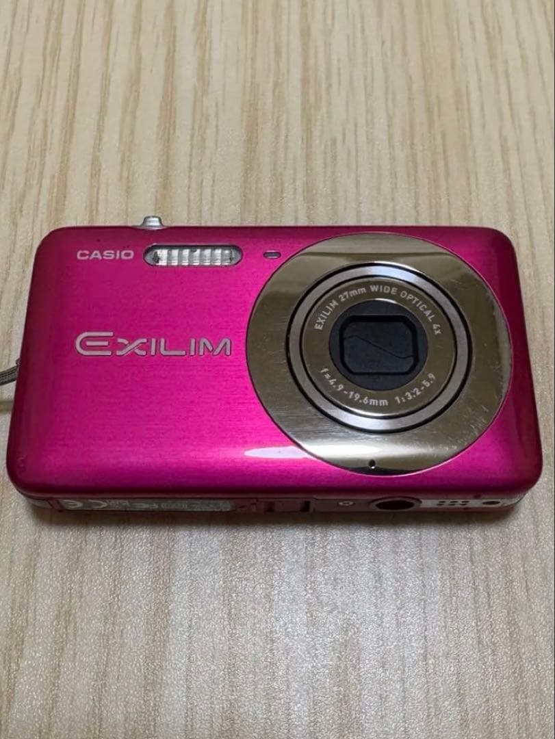 【即購入可】CASIOデジタルカメラEXILIM チェリーピンク EX-Z800