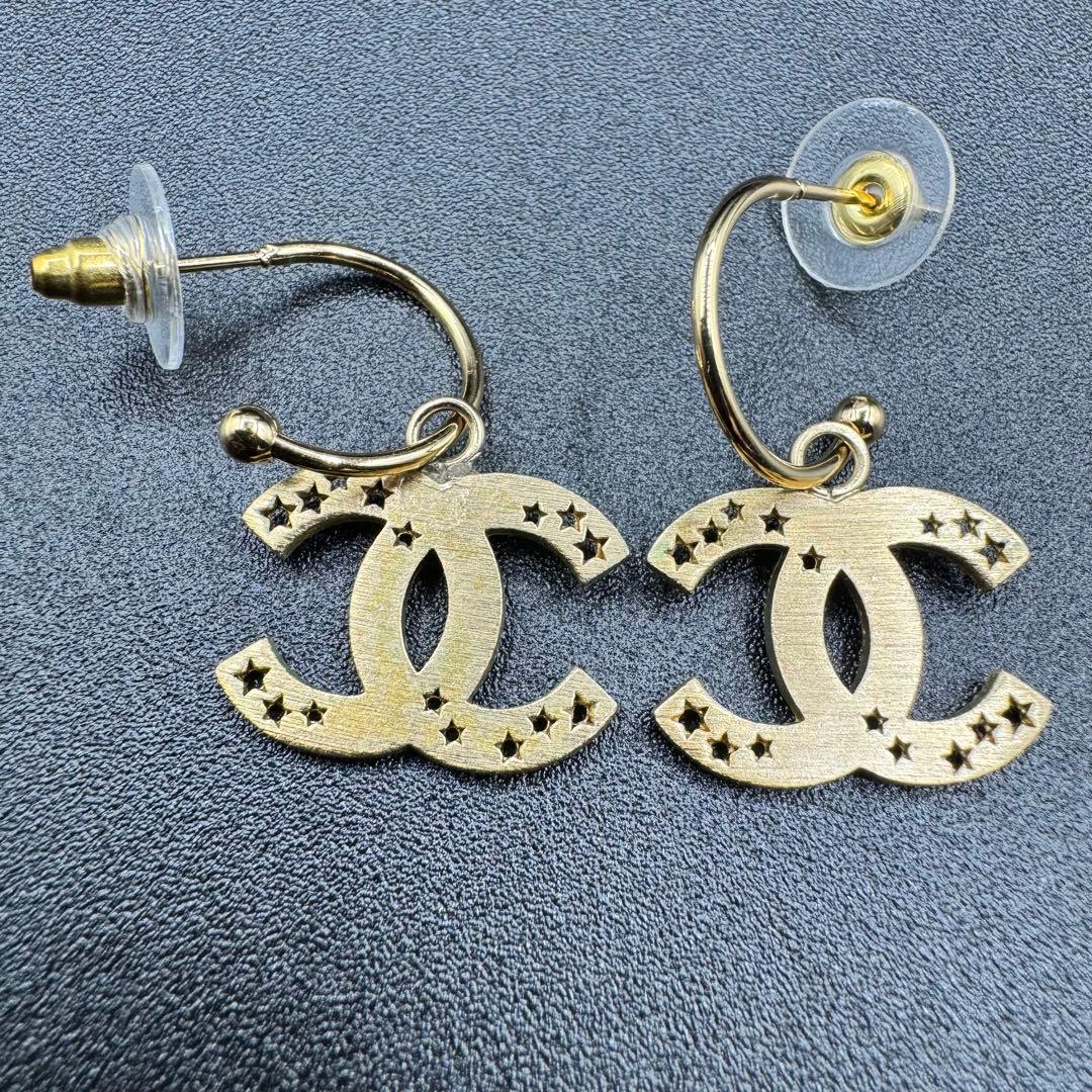 CHANEL ゴールド ココ パンチング スター ピアス