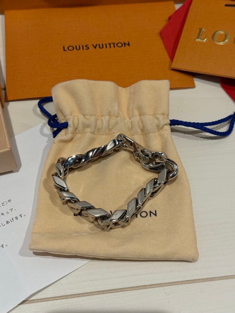 LOUIS VUITTON シルバーチェーンブレスレット