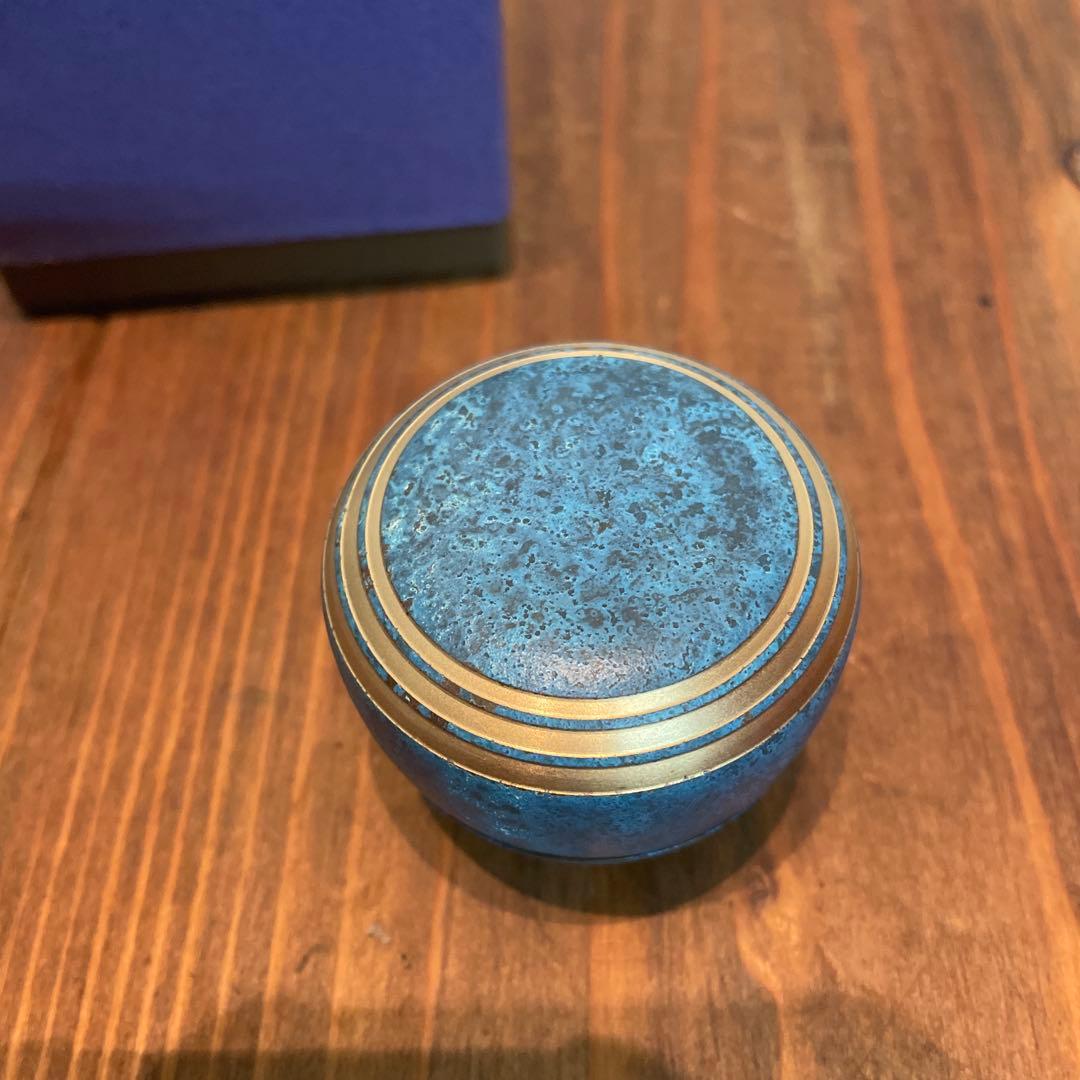 美品　グッドデザイン　金属製　メモリアルボトル　カナタ　青銅色　重厚感ある　骨壷