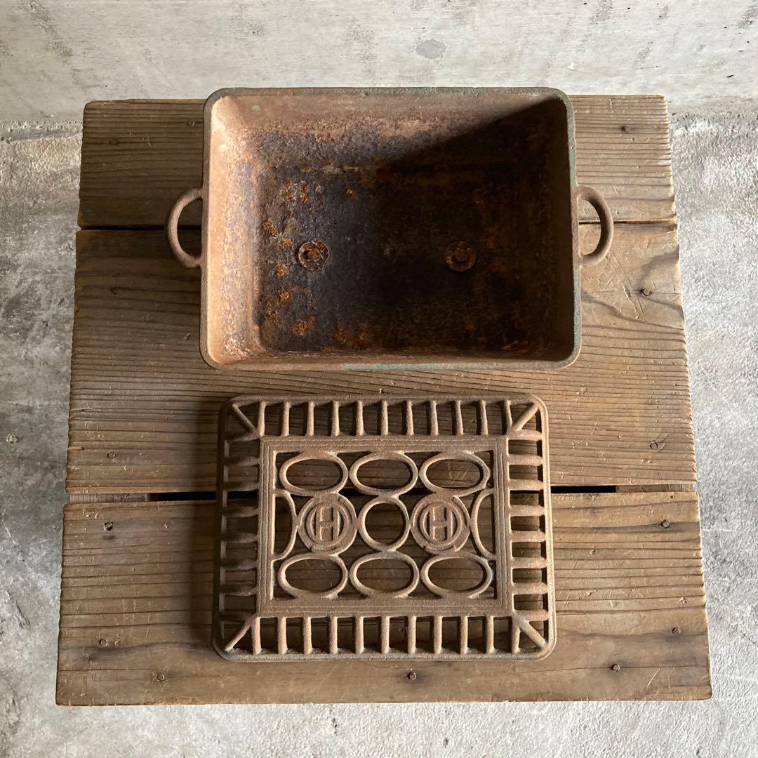 古い火鉢 手炙り 行火 暖房 香炉 蚊取り線香入れ 鉄製 木製台 骨董 レトロ