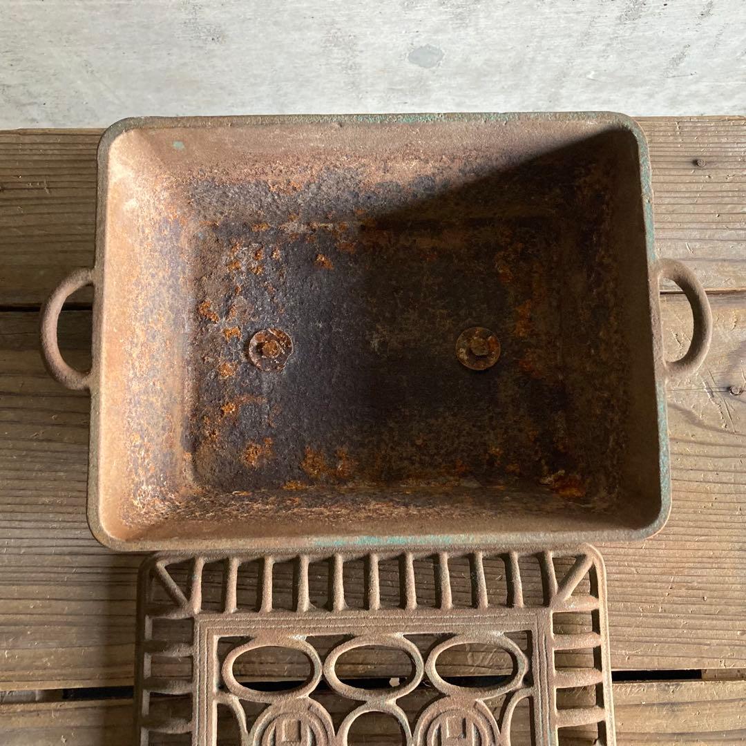 古い火鉢 手炙り 行火 暖房 香炉 蚊取り線香入れ 鉄製 木製台 骨董 レトロ