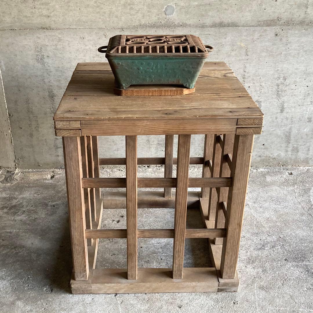 古い火鉢 手炙り 行火 暖房 香炉 蚊取り線香入れ 鉄製 木製台 骨董 レトロ